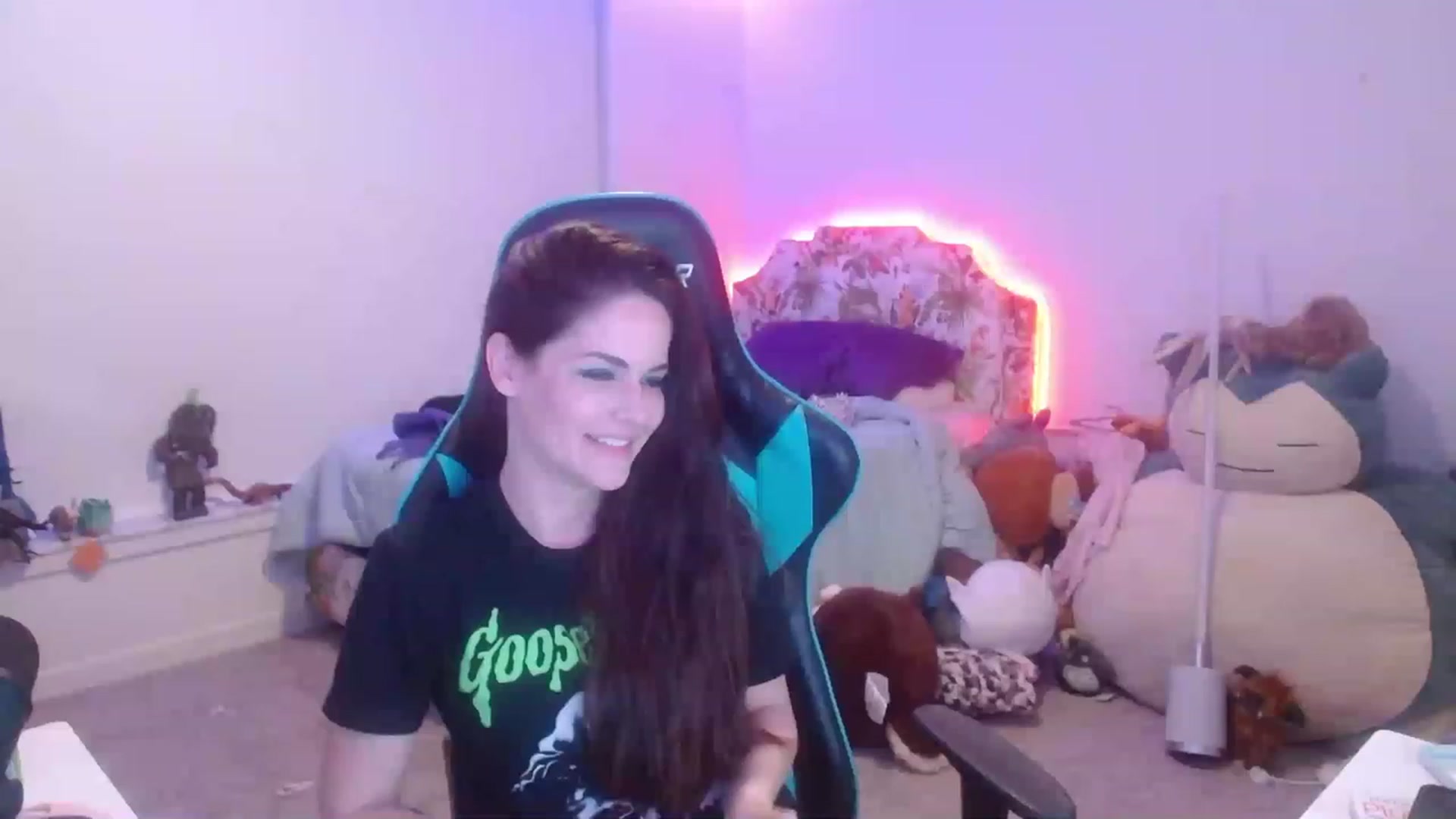 Gallery image thumbnail from DahliaIsDopey's myfreecams stream on, 12/05/2022, 06:56 image 17 of 20