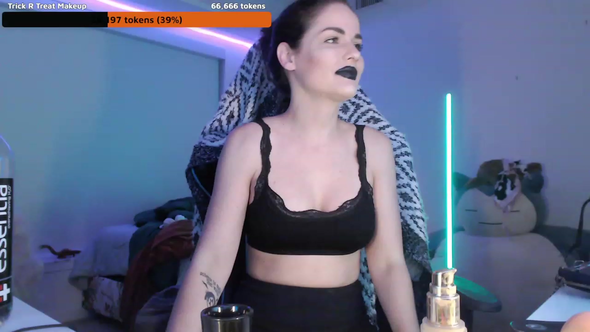 Gallery image thumbnail from DahliaIsDopey's myfreecams stream on, 12/17/2022, 04:41 image 2 of 20