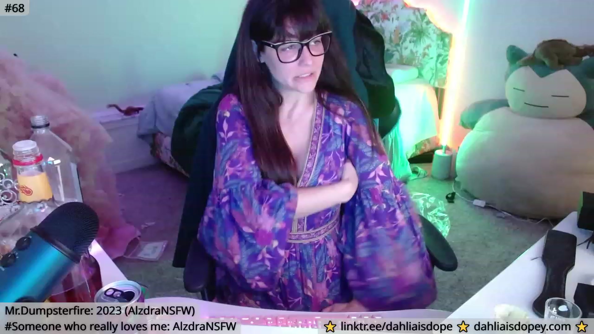 Gallery image thumbnail from DahliaIsDopey's myfreecams stream on, 01/01/2023, 06:49 image 1 of 20