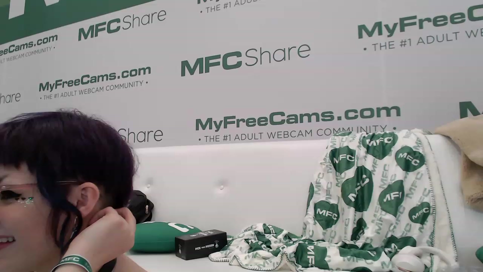 Gallery image thumbnail from DahliaIsDopey's myfreecams stream on, 01/05/2023, 01:21 image 14 of 20