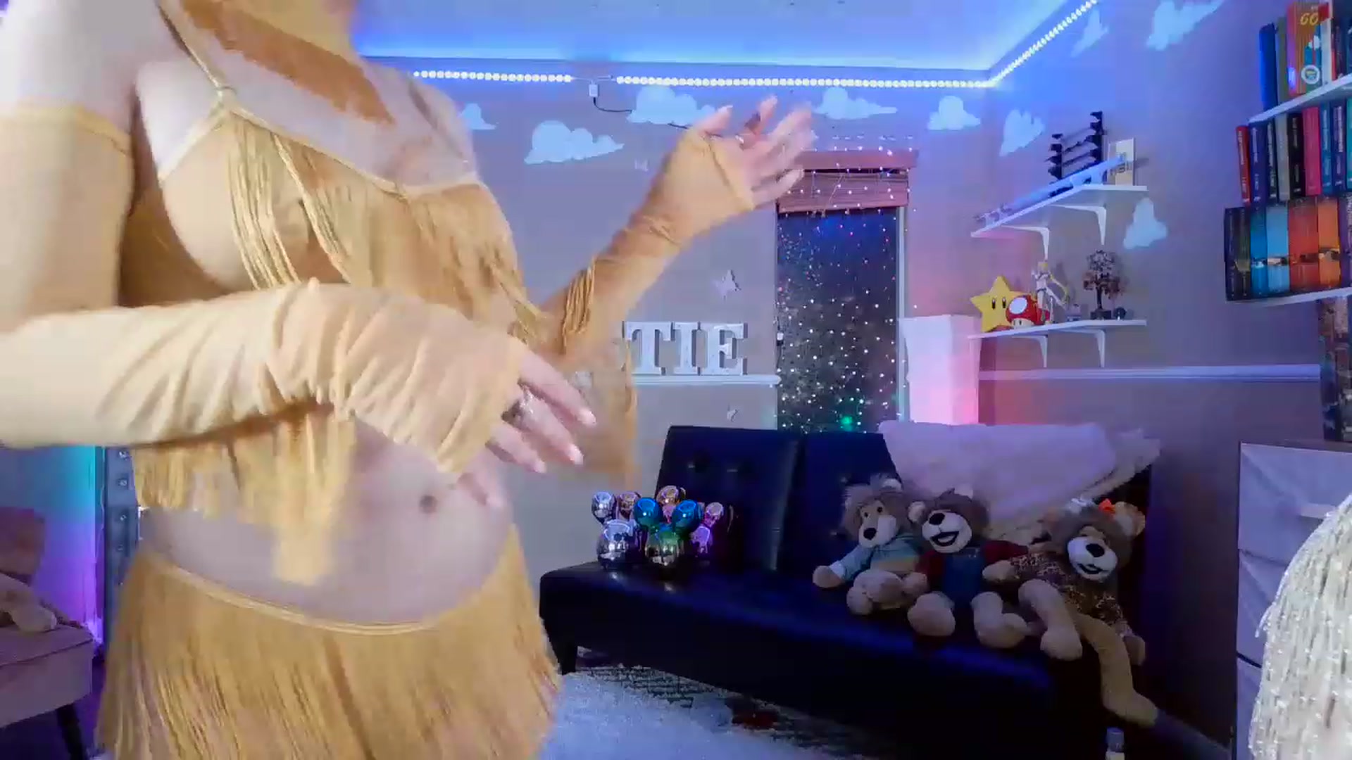 Gallery image thumbnail from DahliaIsDopey's myfreecams stream on, 03/31/2023, 06:35 image 15 of 20