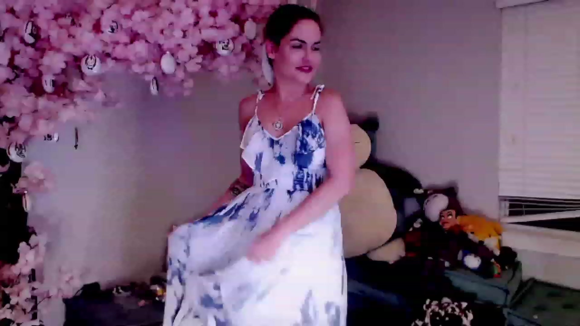 Gallery image thumbnail from DahliaIsDopey's myfreecams stream on, 04/10/2023, 04:25 image 1 of 20
