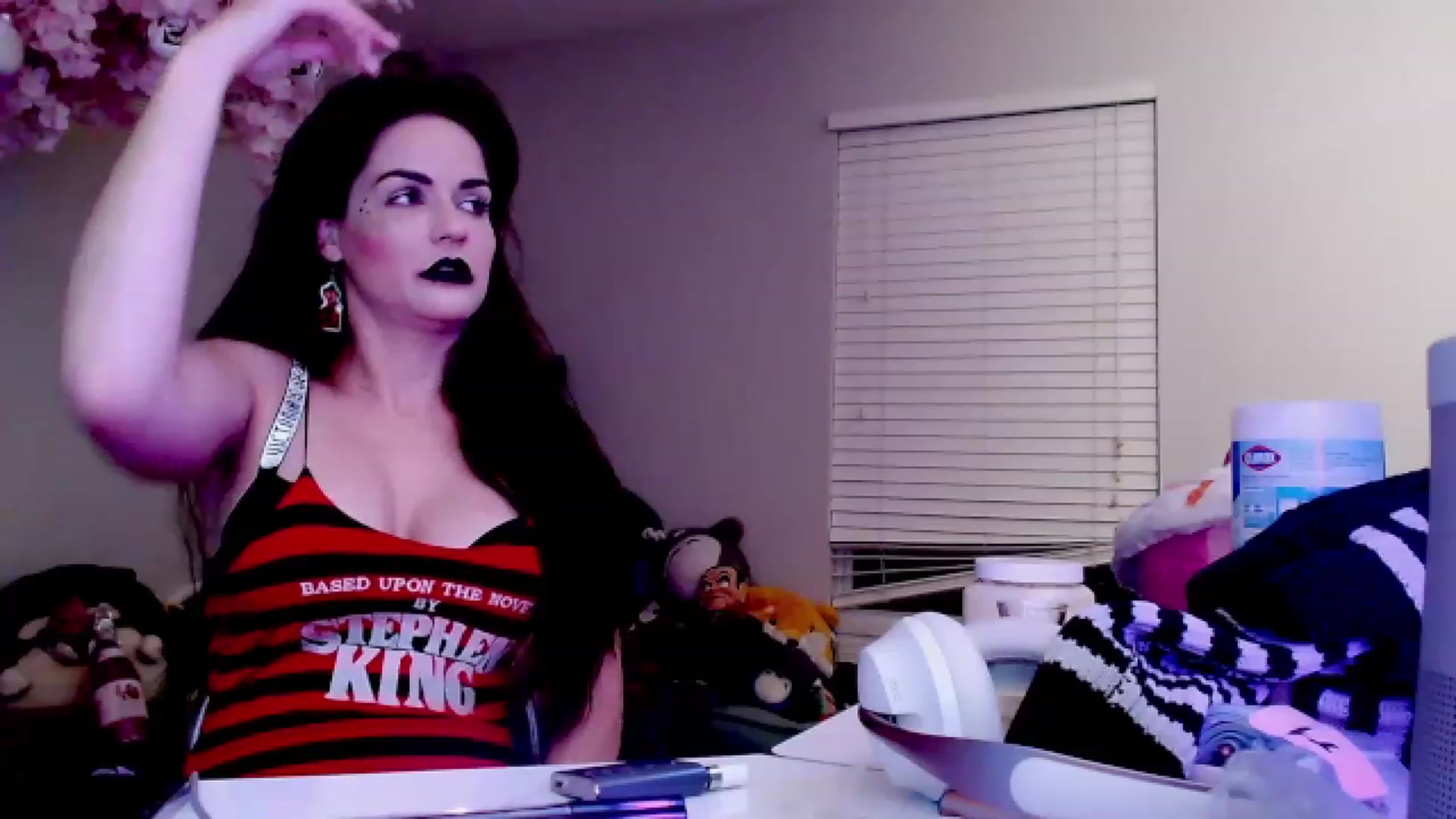 Gallery image thumbnail from DahliaIsDopey's myfreecams stream on, 04/12/2023, 03:19 image 8 of 20