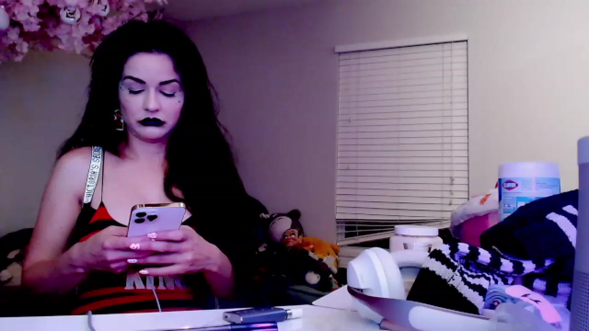 Gallery image thumbnail from DahliaIsDopey's myfreecams stream on, 04/12/2023, 03:19 image 9 of 20