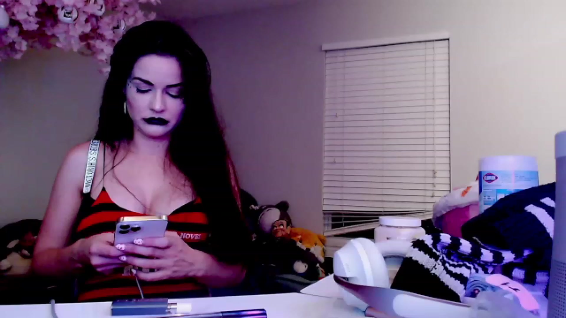 Gallery image thumbnail from DahliaIsDopey's myfreecams stream on, 04/12/2023, 03:19 image 19 of 20