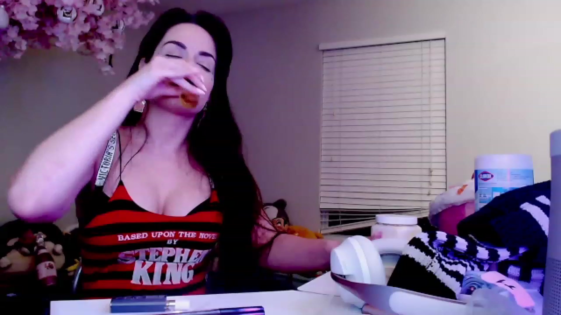 Gallery image thumbnail from DahliaIsDopey's myfreecams stream on, 04/12/2023, 03:19 image 18 of 20