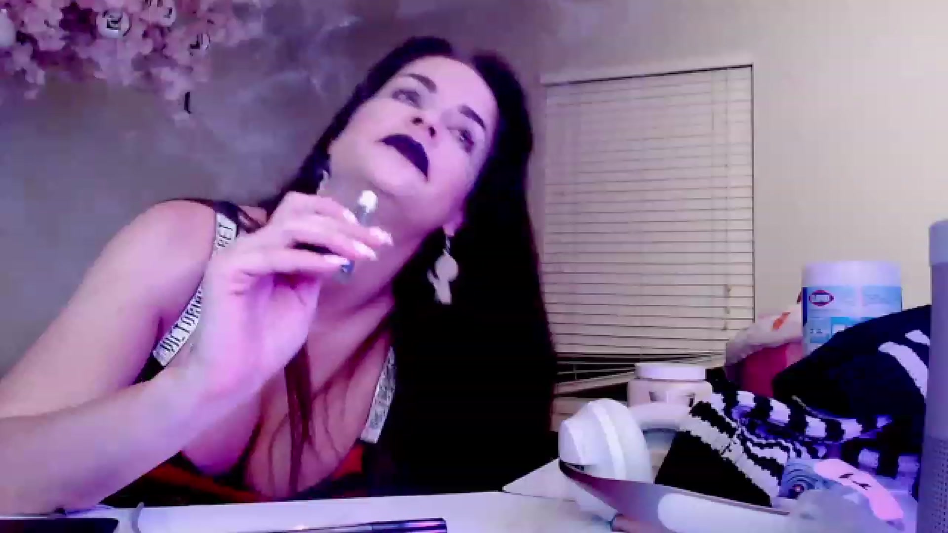 Gallery image thumbnail from DahliaIsDopey's myfreecams stream on, 04/12/2023, 03:19 image 2 of 20