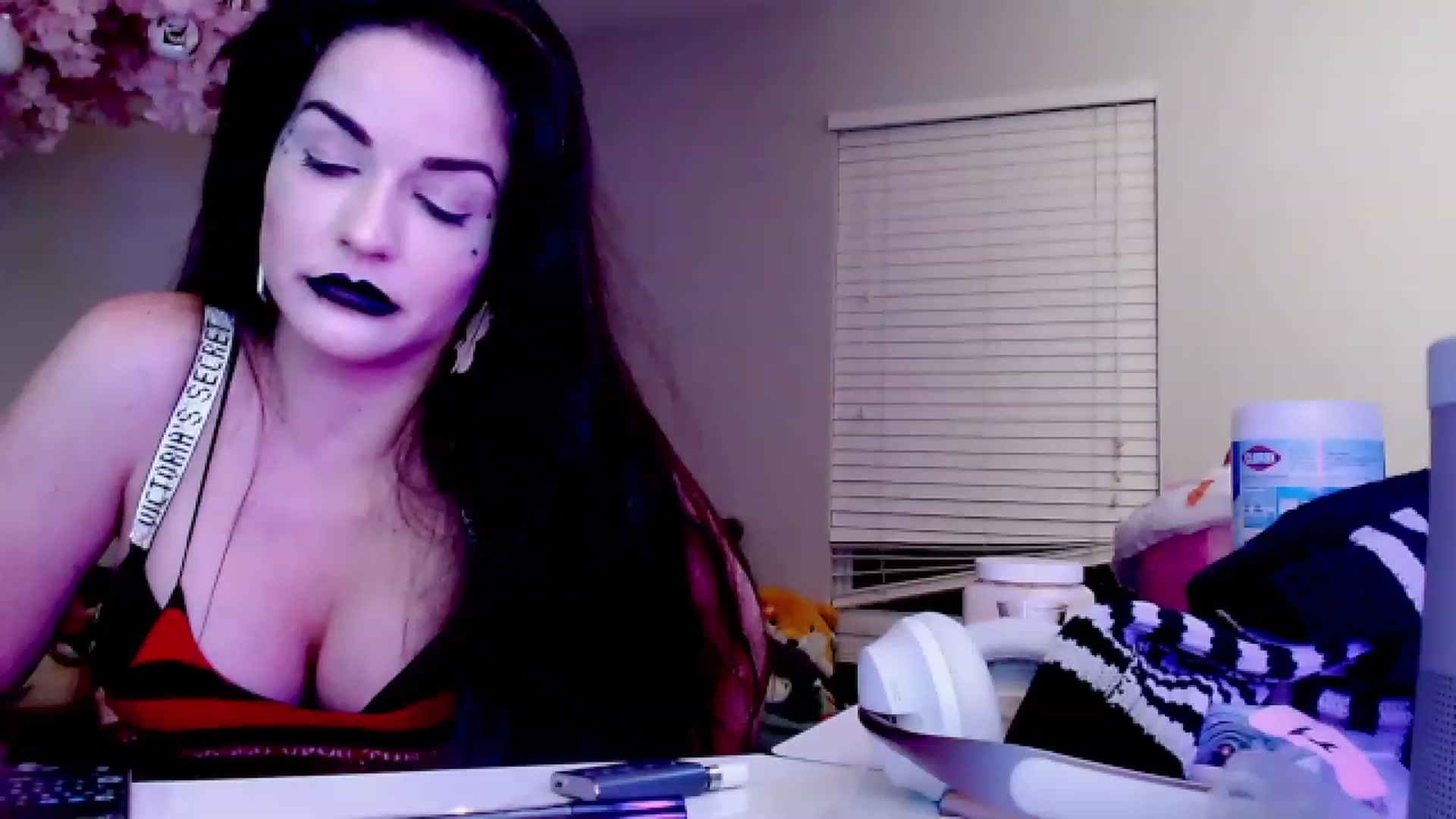 Gallery image thumbnail from DahliaIsDopey's myfreecams stream on, 04/12/2023, 03:19 image 17 of 20