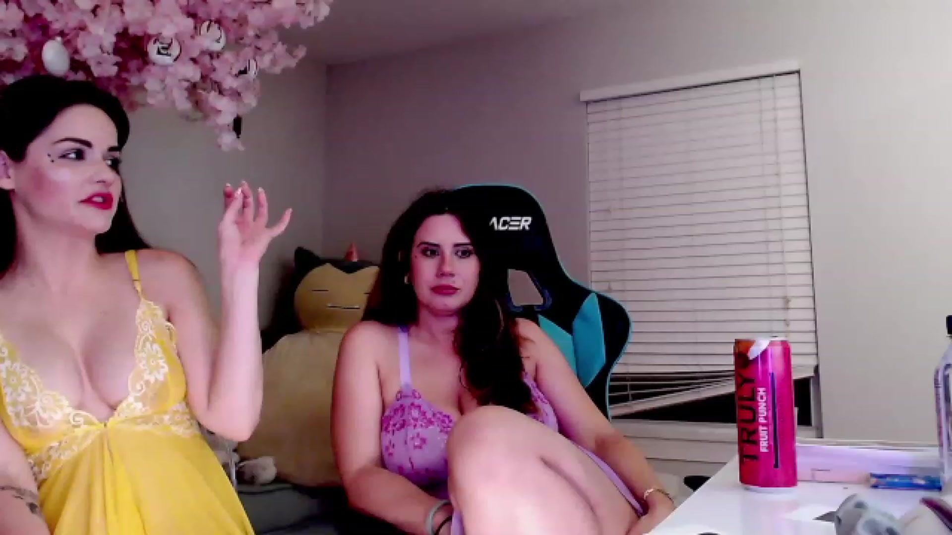 Gallery image thumbnail from DahliaIsDopey's myfreecams stream on, 04/14/2023, 05:51 image 13 of 20