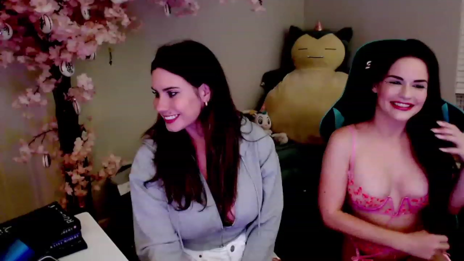 Gallery image thumbnail from DahliaIsDopey's myfreecams stream on, 04/14/2023, 05:51 image 2 of 20