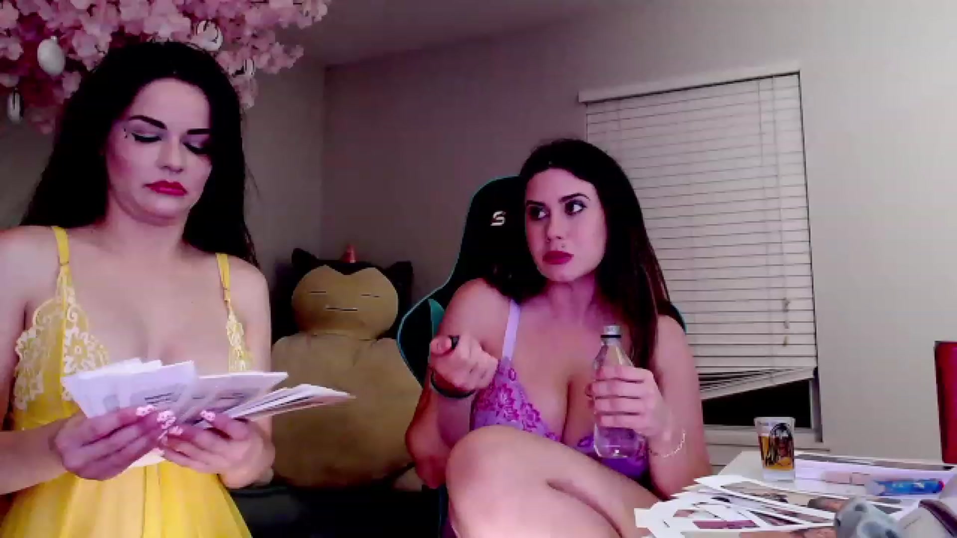 Gallery image thumbnail from DahliaIsDopey's myfreecams stream on, 04/14/2023, 05:51 image 15 of 20