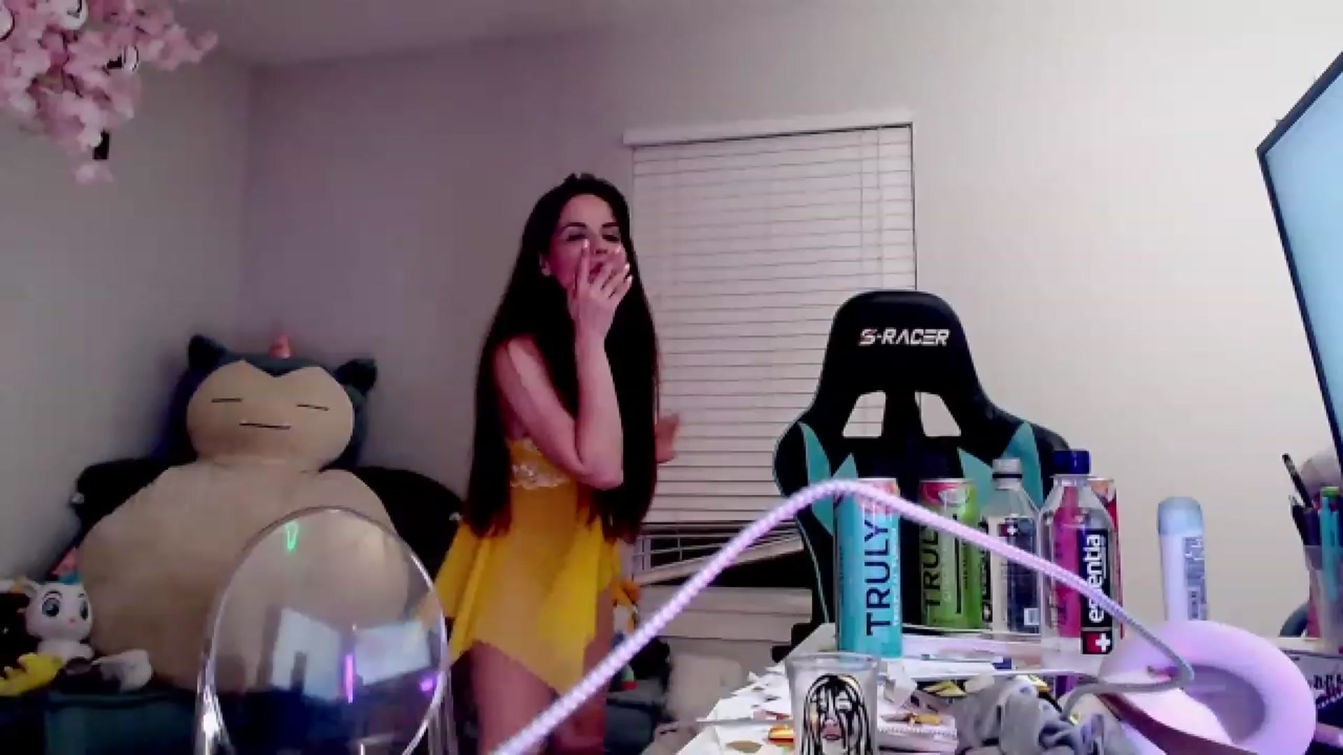 Gallery image thumbnail from DahliaIsDopey's myfreecams stream on, 04/14/2023, 07:14 image 15 of 20