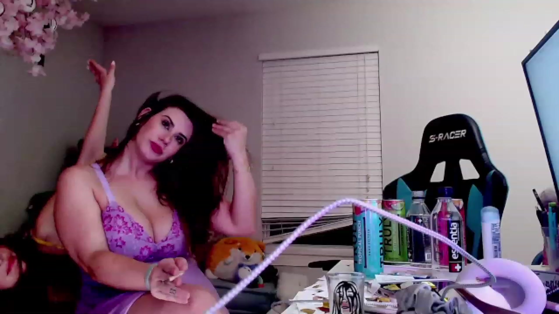 Gallery image thumbnail from DahliaIsDopey's myfreecams stream on, 04/14/2023, 07:14 image 16 of 20
