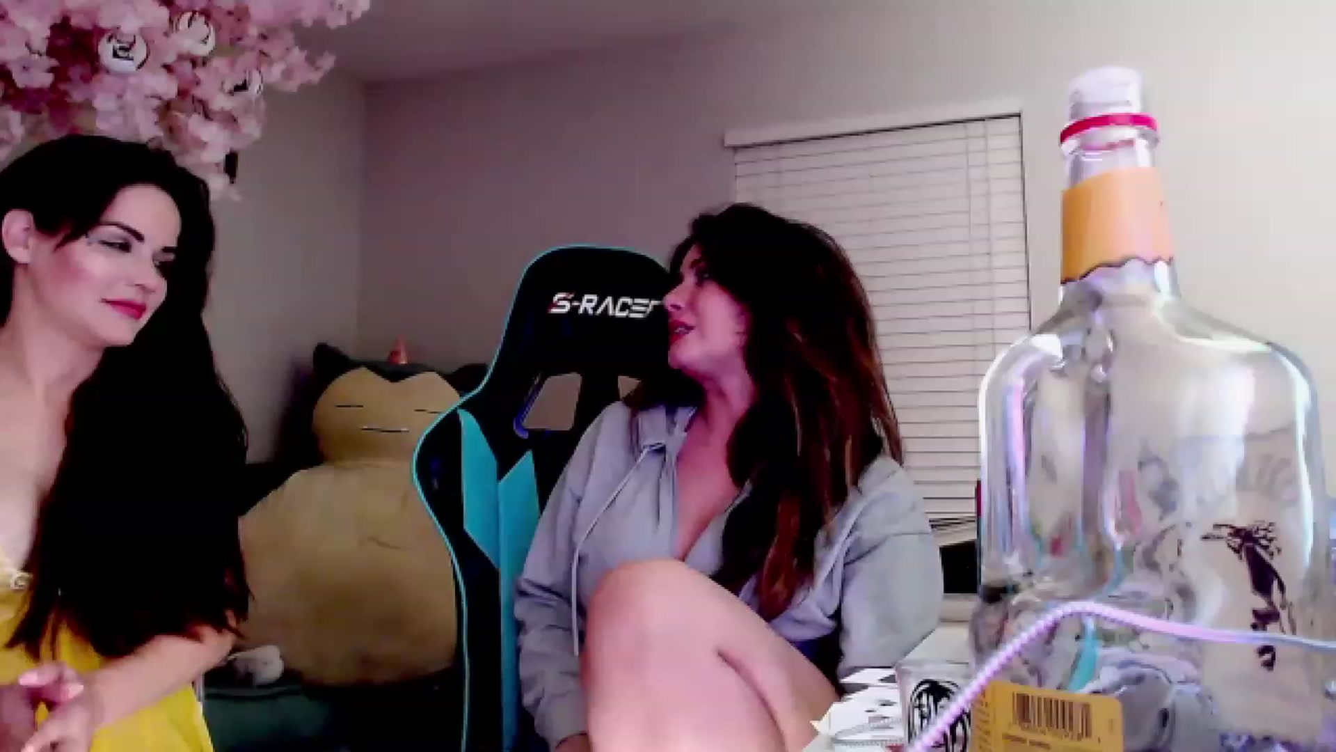 Gallery image thumbnail from DahliaIsDopey's myfreecams stream on, 04/14/2023, 07:14 image 5 of 20