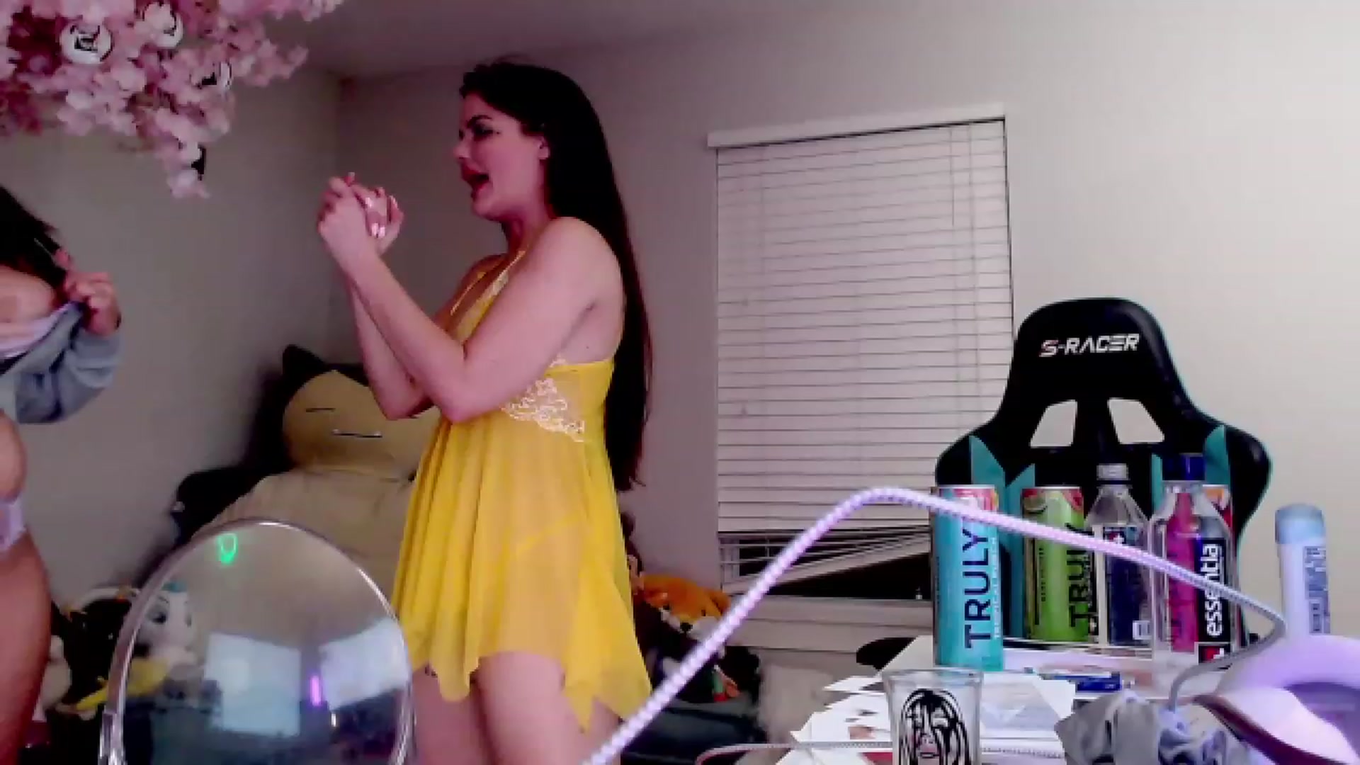 Gallery image thumbnail from DahliaIsDopey's myfreecams stream on, 04/14/2023, 07:14 image 10 of 20