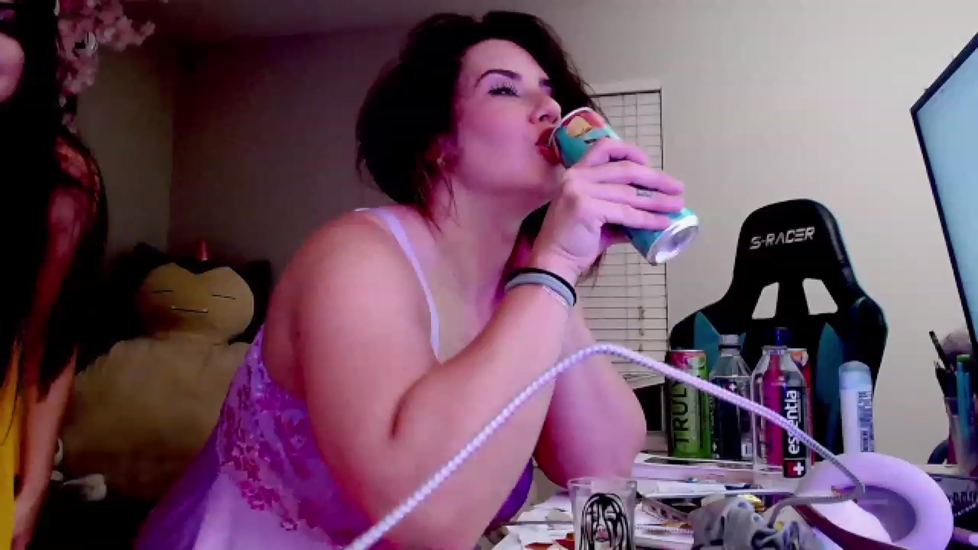 Gallery image thumbnail from DahliaIsDopey's myfreecams stream on, 04/14/2023, 07:14 image 17 of 20