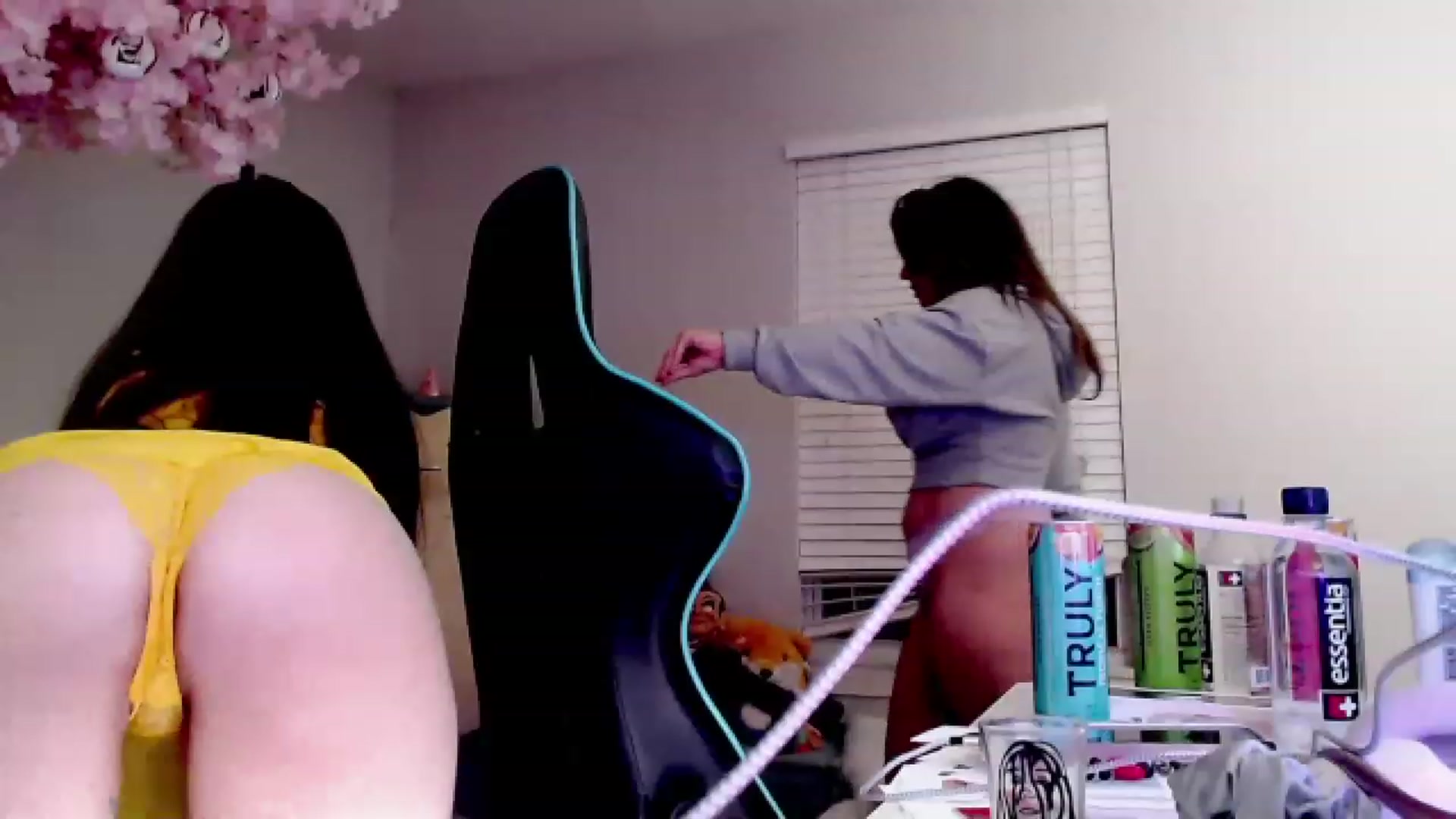 Gallery image thumbnail from DahliaIsDopey's myfreecams stream on, 04/14/2023, 07:14 image 9 of 20