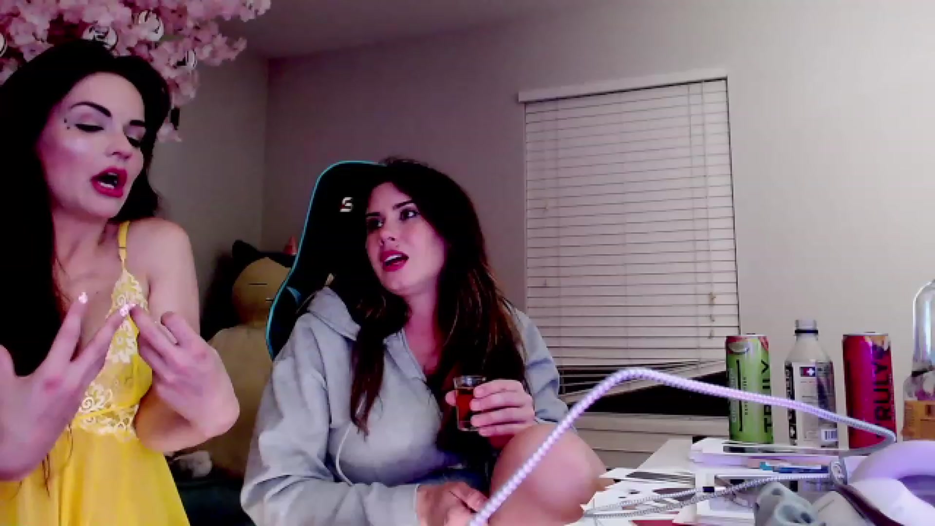 Gallery image thumbnail from DahliaIsDopey's myfreecams stream on, 04/14/2023, 07:14 image 2 of 20