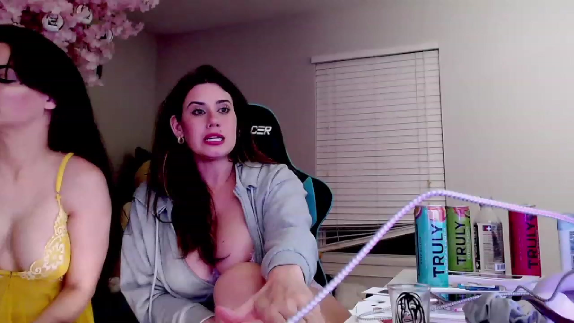 Gallery image thumbnail from DahliaIsDopey's myfreecams stream on, 04/14/2023, 07:14 image 6 of 20