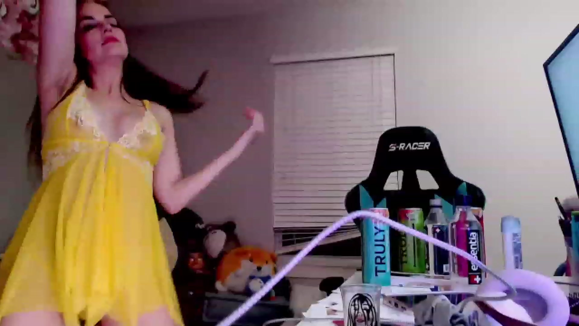 Gallery image thumbnail from DahliaIsDopey's myfreecams stream on, 04/14/2023, 07:14 image 13 of 20