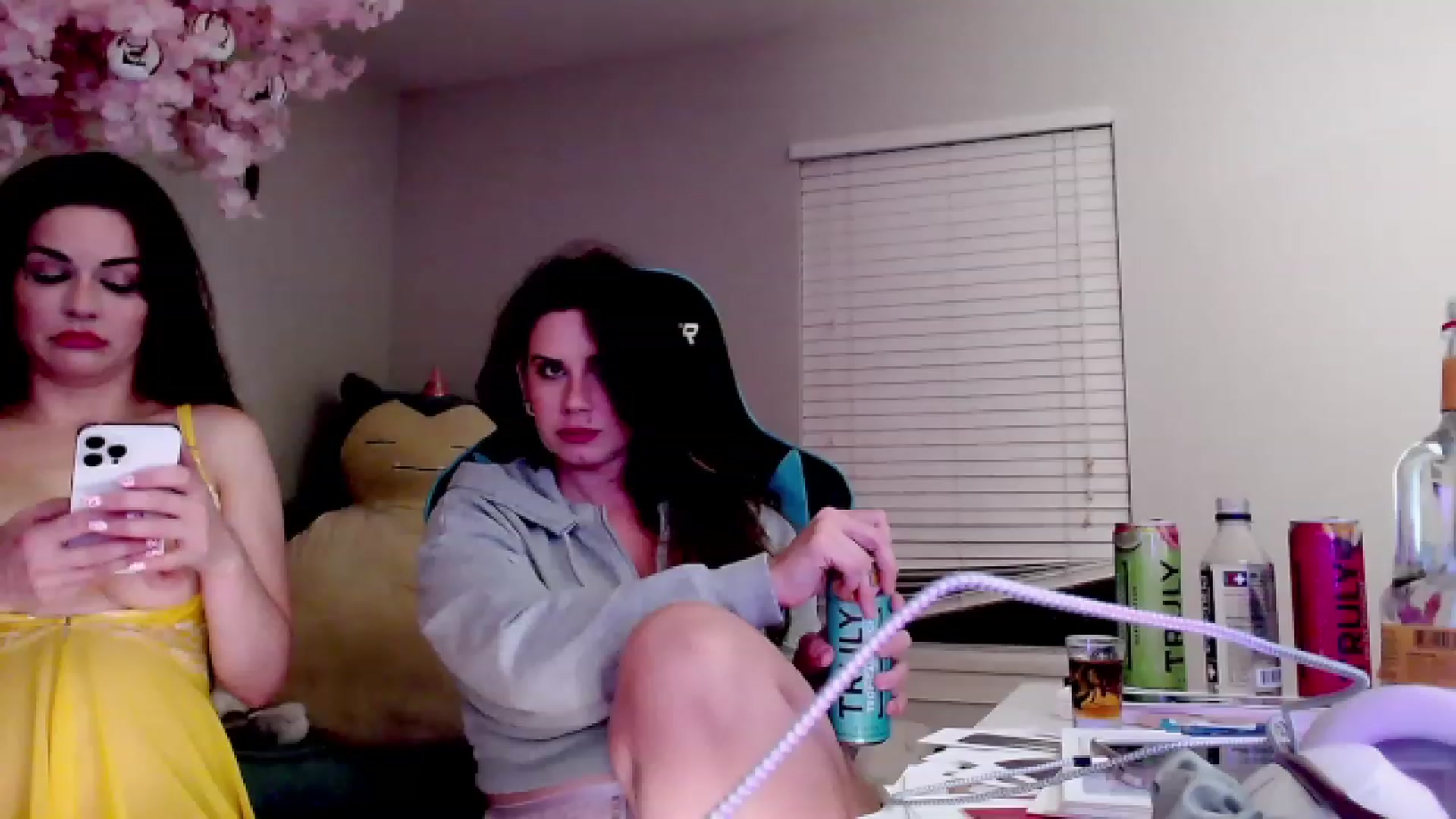 Gallery image thumbnail from DahliaIsDopey's myfreecams stream on, 04/14/2023, 07:14 image 3 of 20