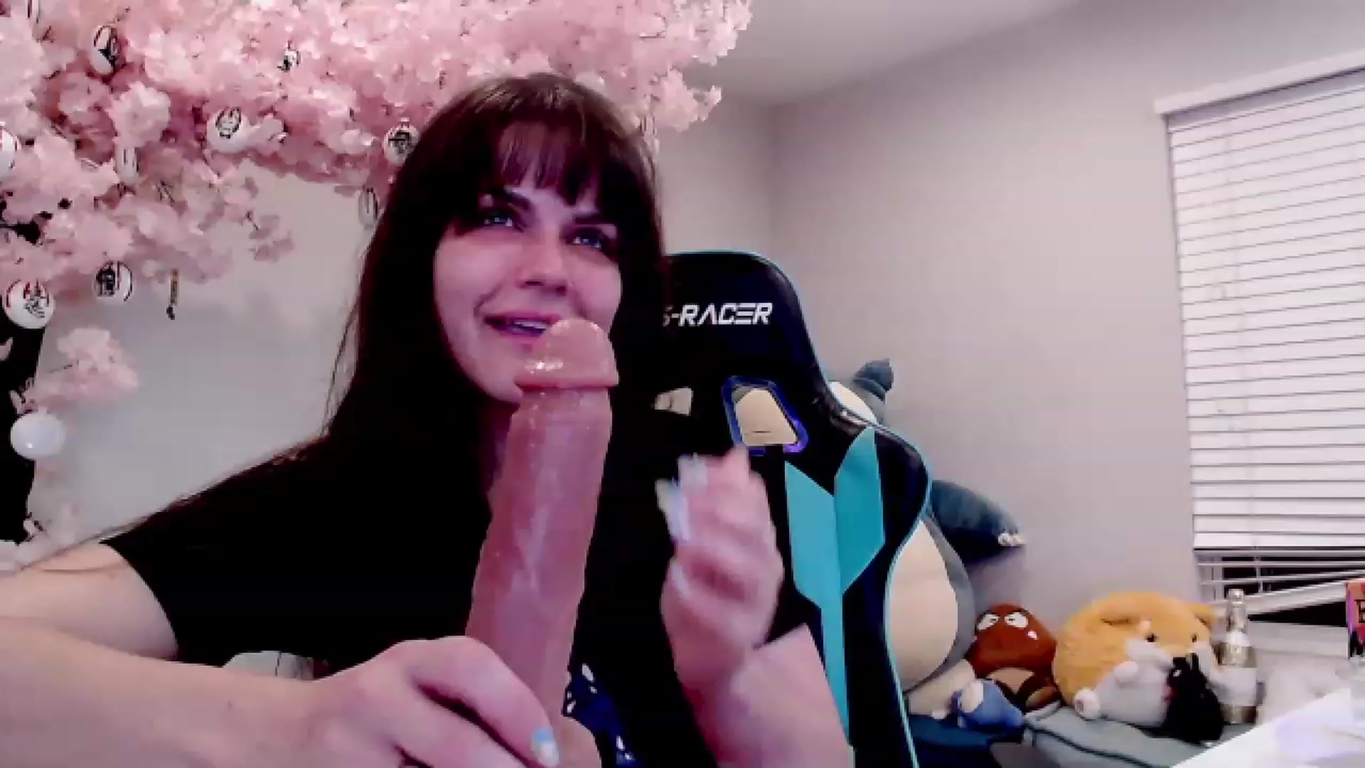 Gallery image thumbnail from DahliaIsDopey's myfreecams stream on, 04/30/2023, 02:23 image 11 of 20
