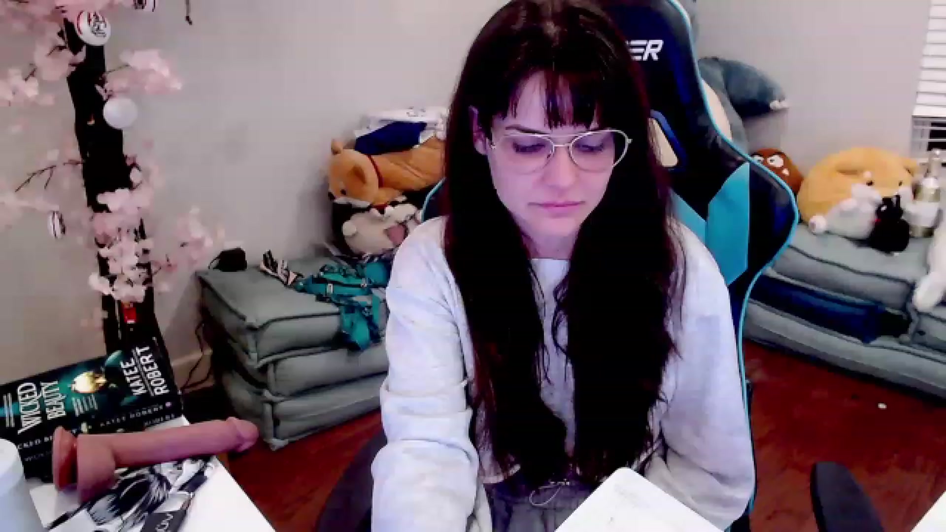 Gallery image thumbnail from DahliaIsDopey's myfreecams stream on, 05/01/2023, 04:11 image 2 of 20