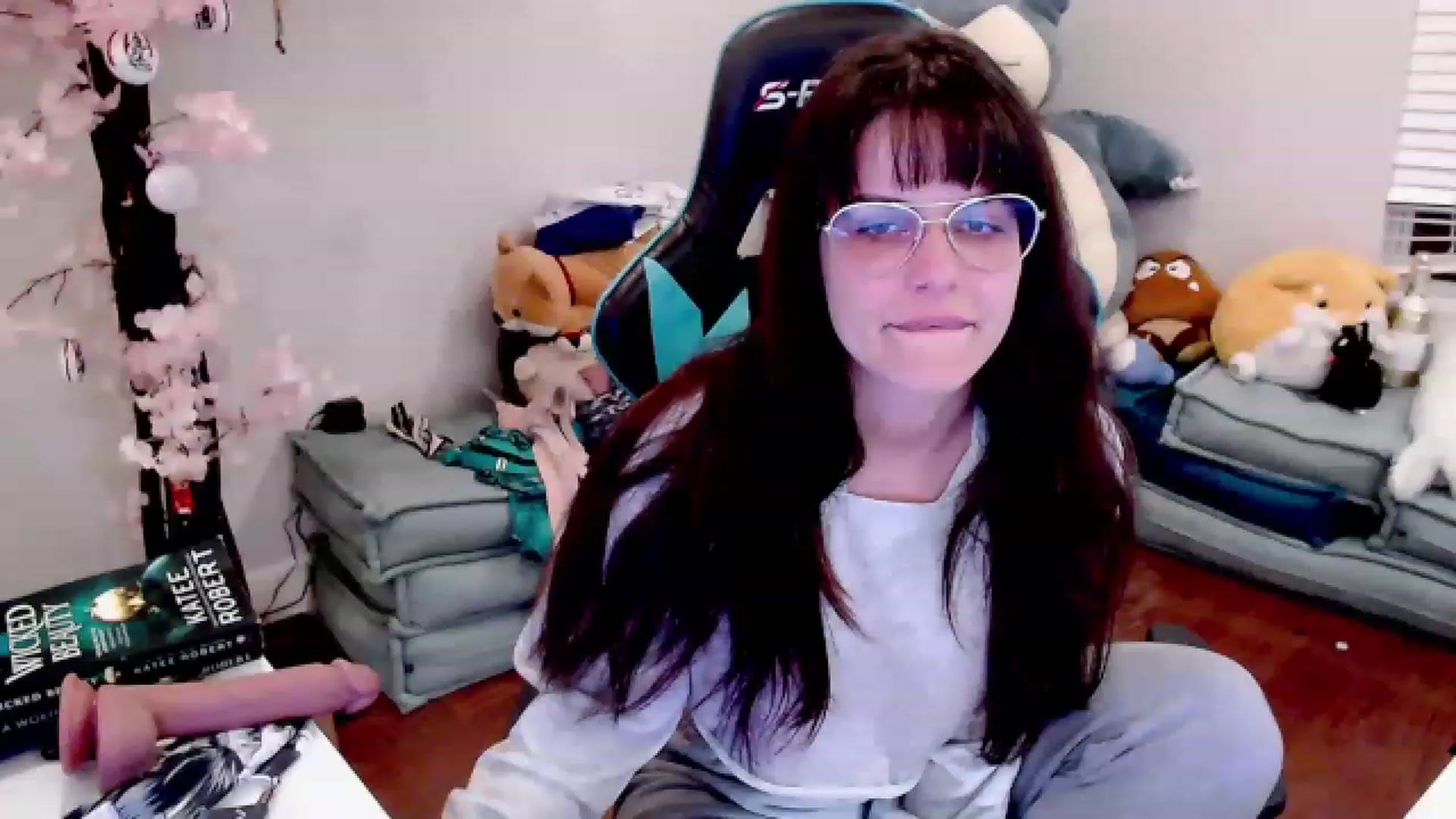 Gallery image thumbnail from DahliaIsDopey's myfreecams stream on, 05/01/2023, 04:11 image 6 of 20
