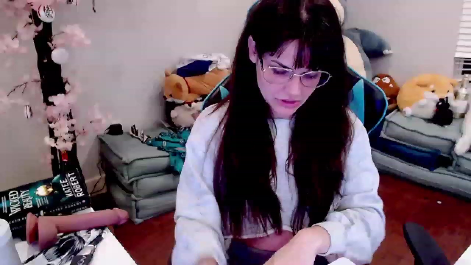 Gallery image thumbnail from DahliaIsDopey's myfreecams stream on, 05/01/2023, 04:11 image 1 of 20