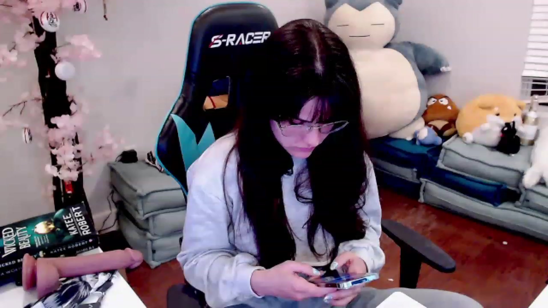 Gallery image thumbnail from DahliaIsDopey's myfreecams stream on, 05/01/2023, 04:11 image 5 of 20