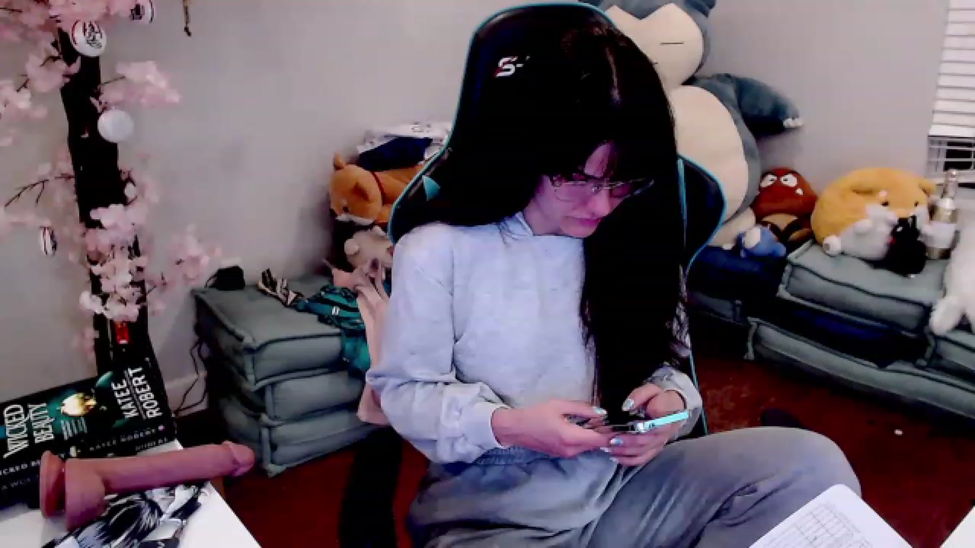 Gallery image thumbnail from DahliaIsDopey's myfreecams stream on, 05/01/2023, 04:11 image 8 of 20