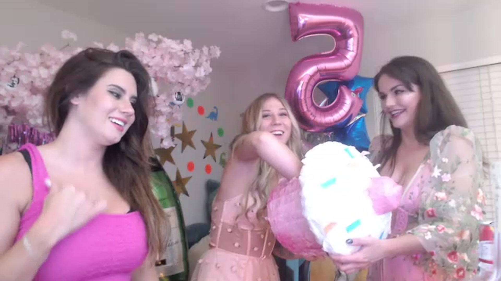 Gallery image thumbnail from DahliaIsDopey's myfreecams stream on, 07/01/2023, 04:37 image 19 of 20