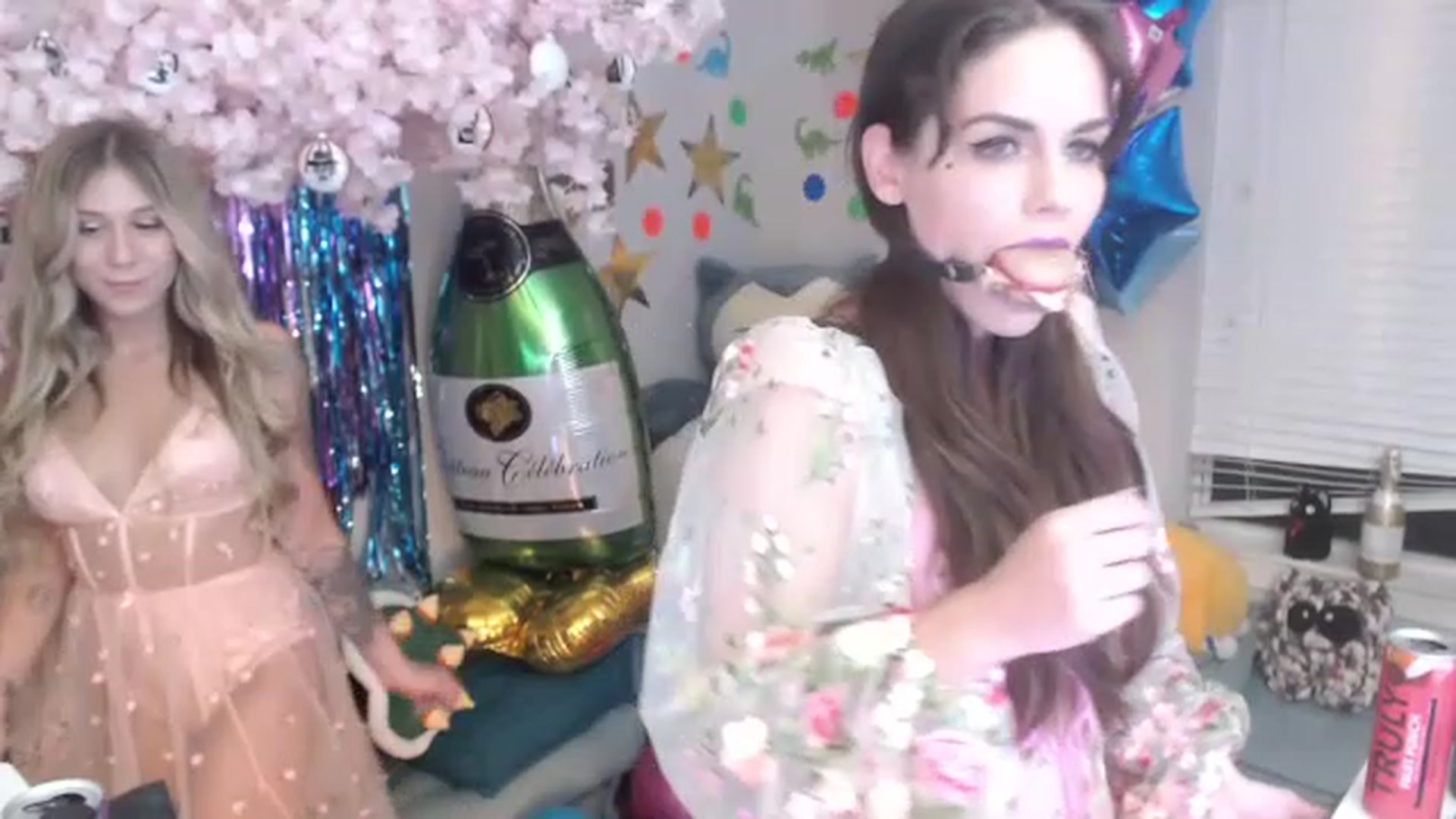Gallery image thumbnail from DahliaIsDopey's myfreecams stream on, 07/01/2023, 04:37 image 16 of 20