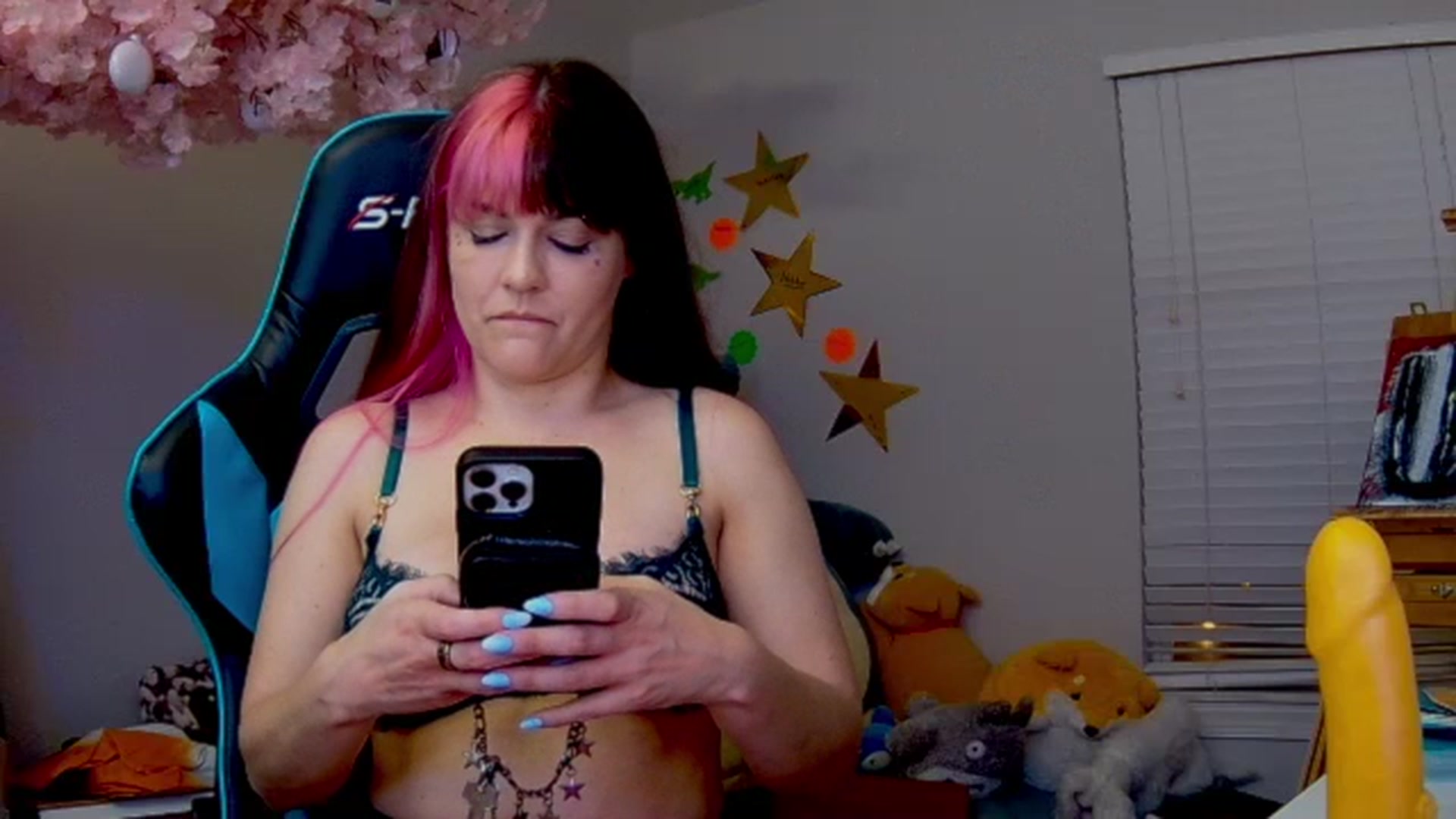 Gallery image thumbnail from DahliaIsDopey's myfreecams stream on, 12/27/2023, 06:05 image 11 of 20