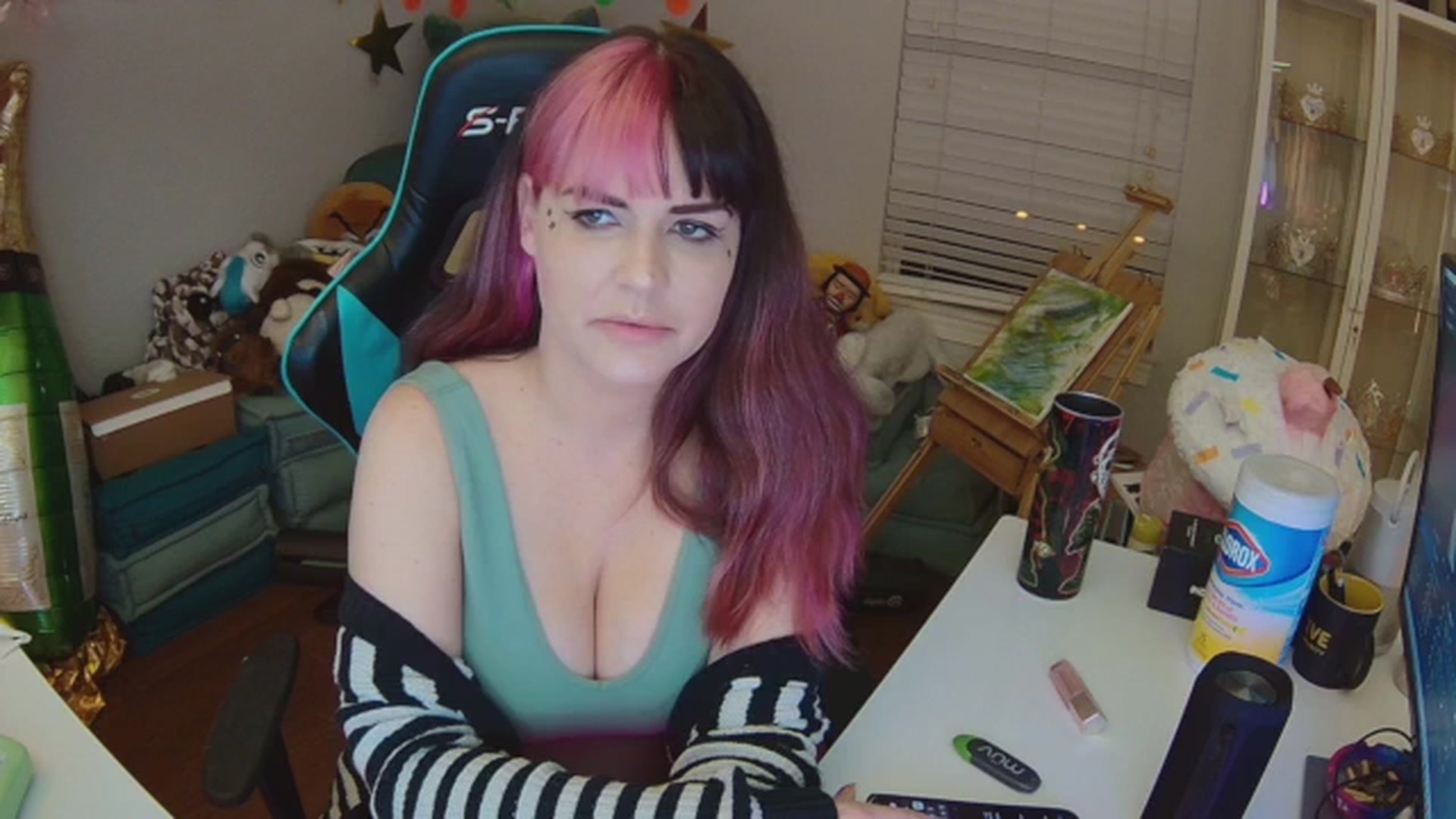 Gallery image thumbnail from DahliaIsDopey's myfreecams stream on, 05/31/2024, 01:05 image 12 of 20