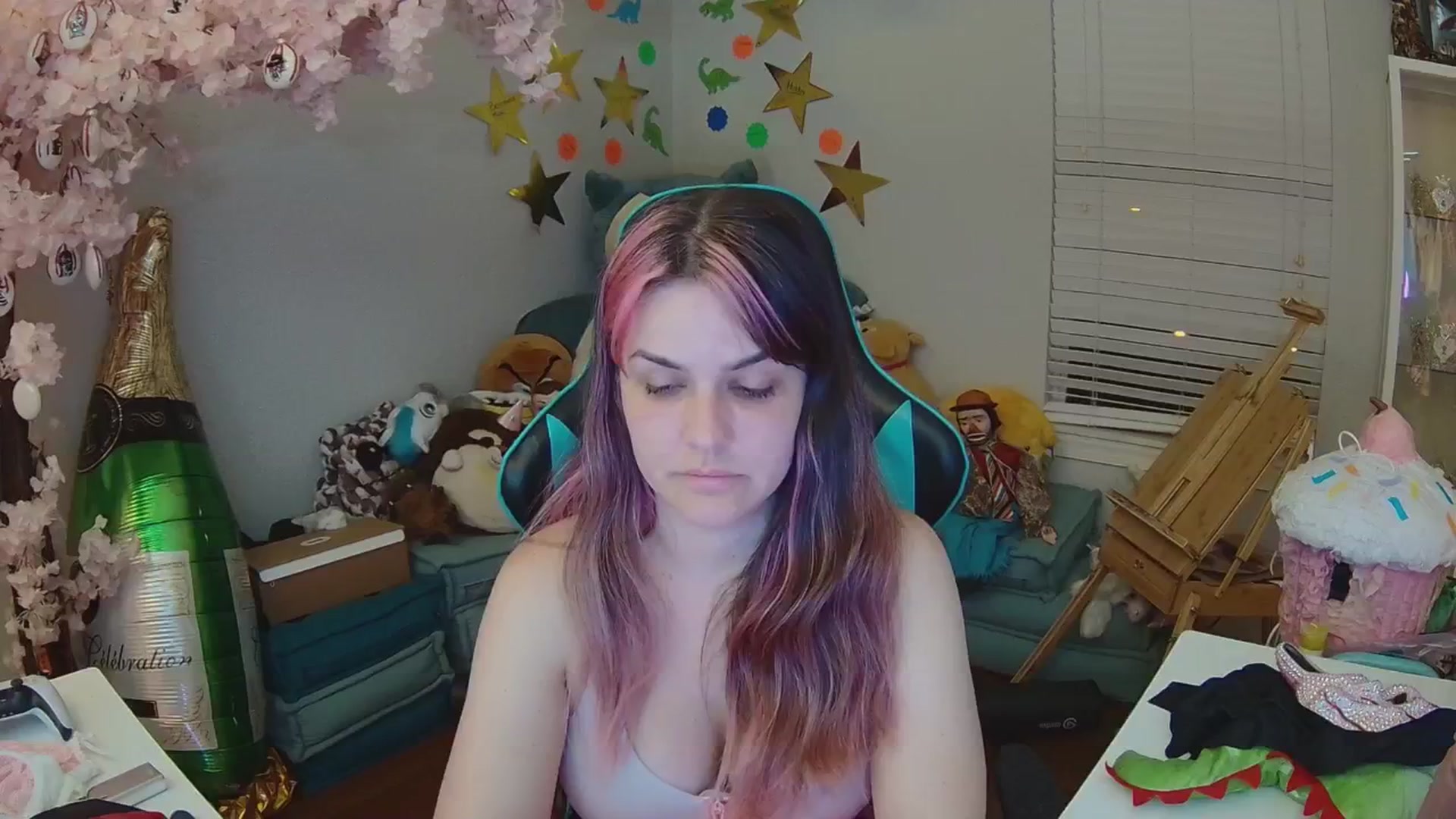 Gallery image thumbnail from DahliaIsDopey's myfreecams stream on, 07/20/2024, 03:19 image 1 of 20