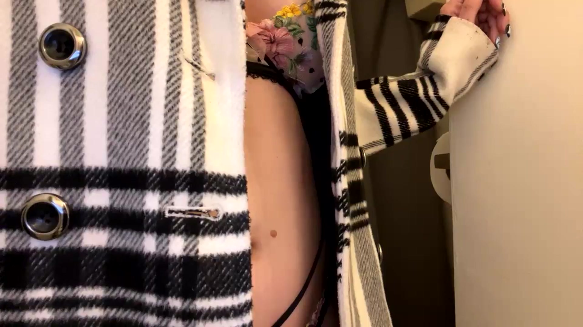 Gallery image thumbnail from DahliaIsDopey's myfreecams stream on, 11/16/2024, 05:39 image 4 of 20