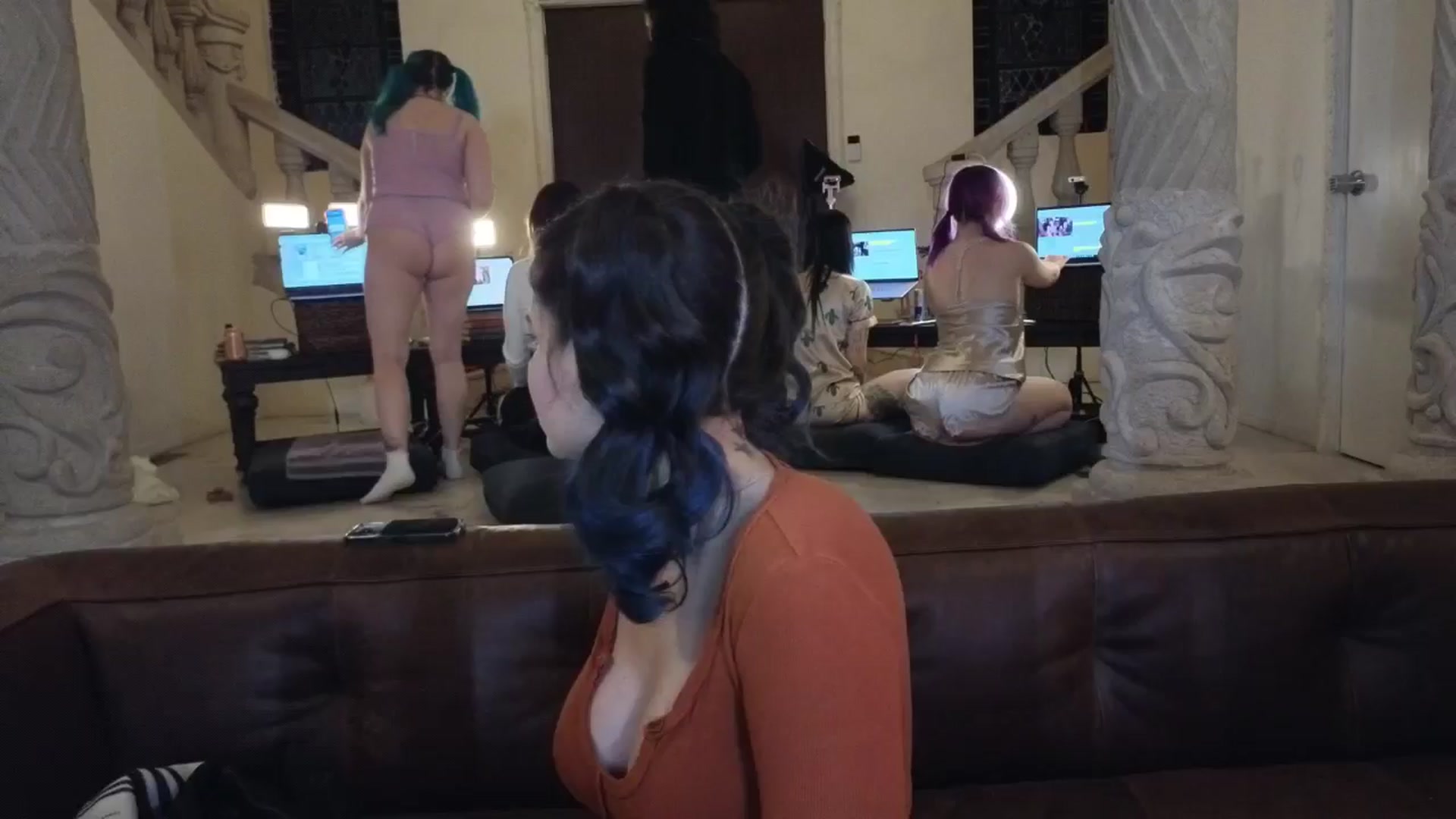 Gallery image thumbnail from DahliaIsDopey's myfreecams stream on, 11/19/2024, 03:20 image 6 of 20