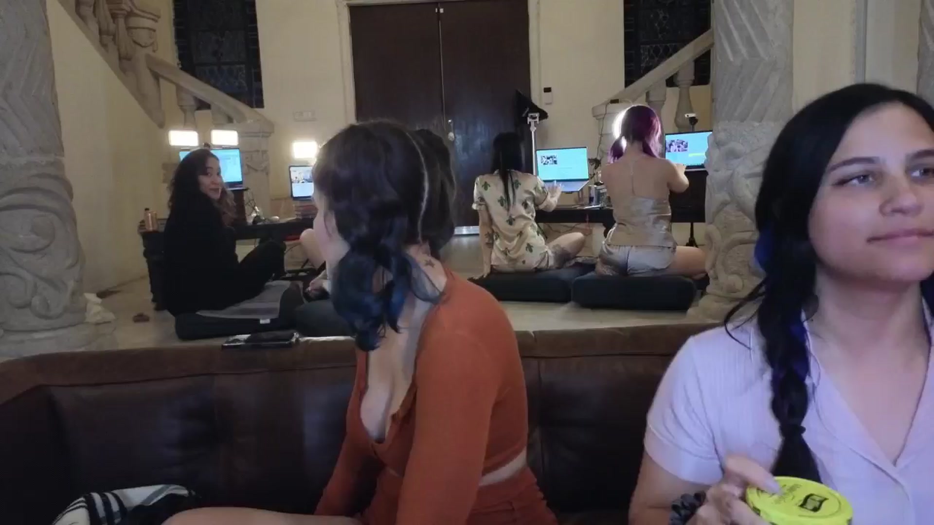 Gallery image thumbnail from DahliaIsDopey's myfreecams stream on, 11/19/2024, 03:20 image 16 of 20