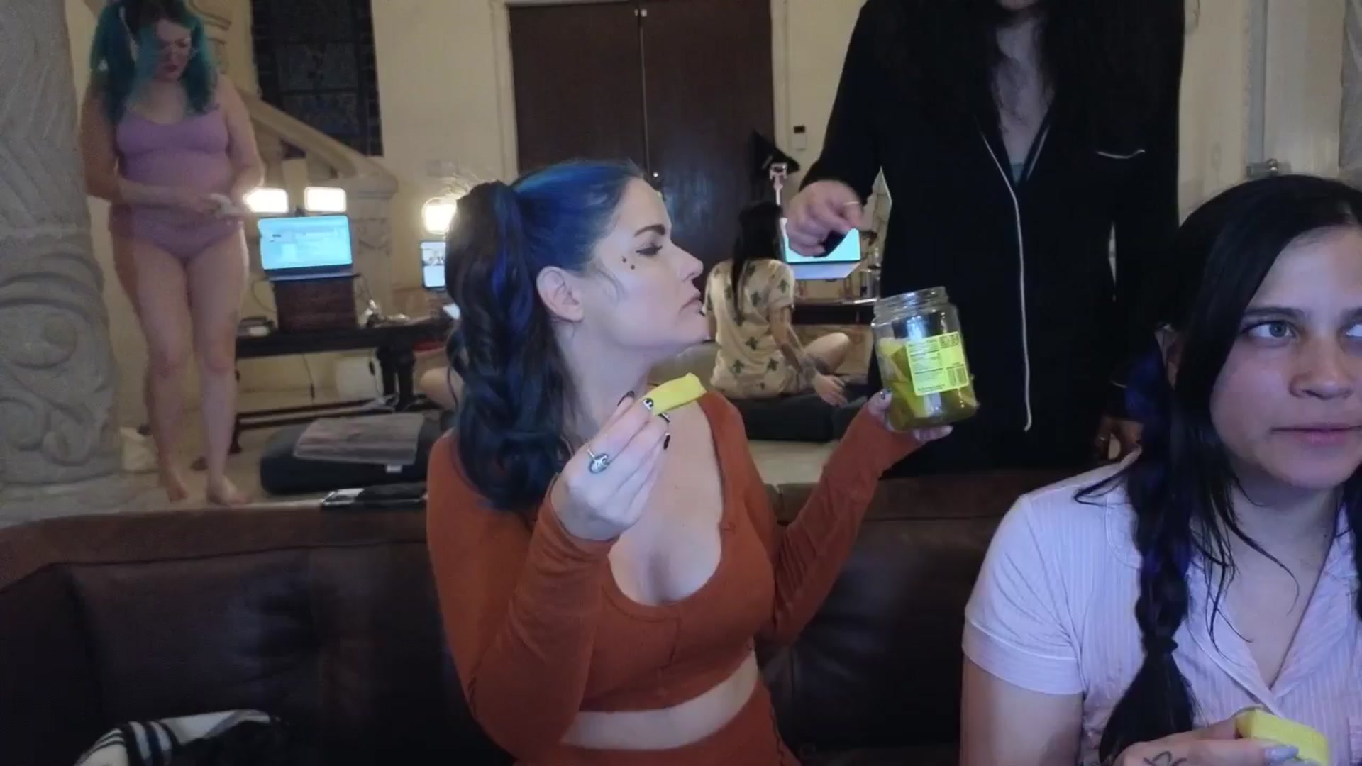 Gallery image thumbnail from DahliaIsDopey's myfreecams stream on, 11/19/2024, 03:20 image 17 of 20