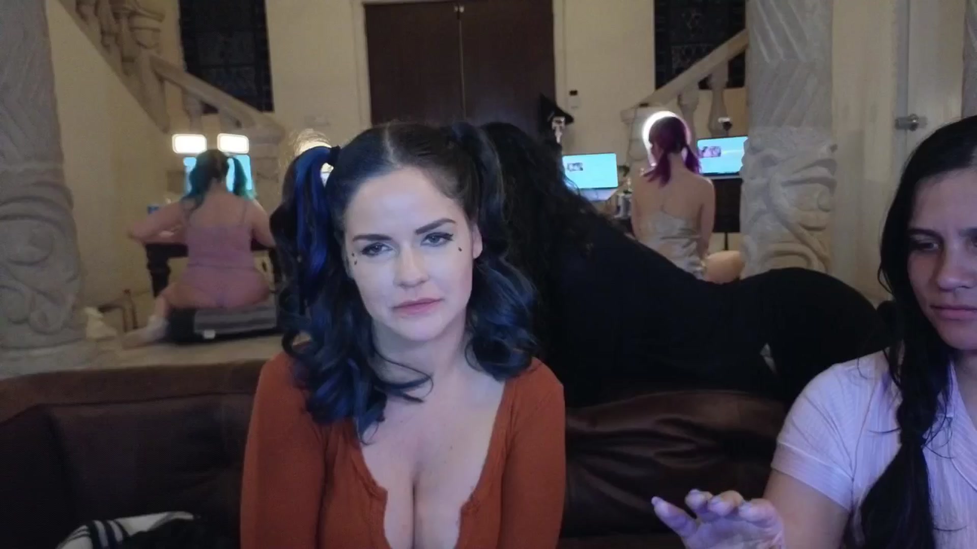 Gallery image thumbnail from DahliaIsDopey's myfreecams stream on, 11/19/2024, 06:01 image 1 of 20