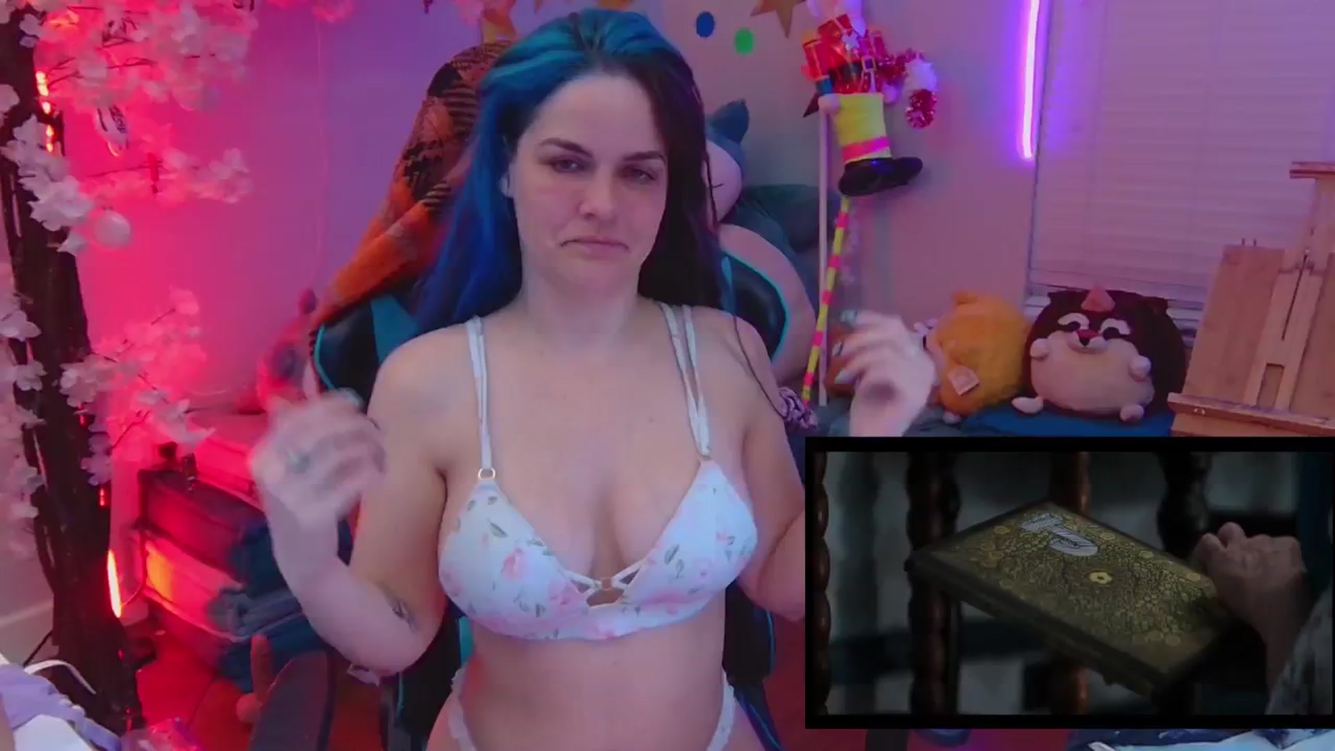 Gallery image thumbnail from DahliaIsDopey's myfreecams stream on, 12/06/2024, 04:06 image 16 of 20
