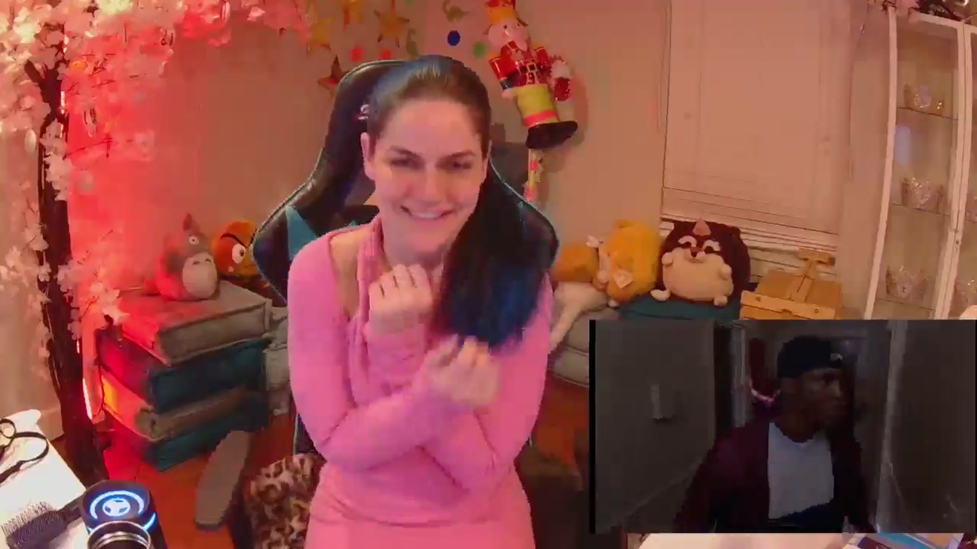 Gallery image thumbnail from DahliaIsDopey's myfreecams stream on, 03/23/2025, 03:50 image 13 of 20