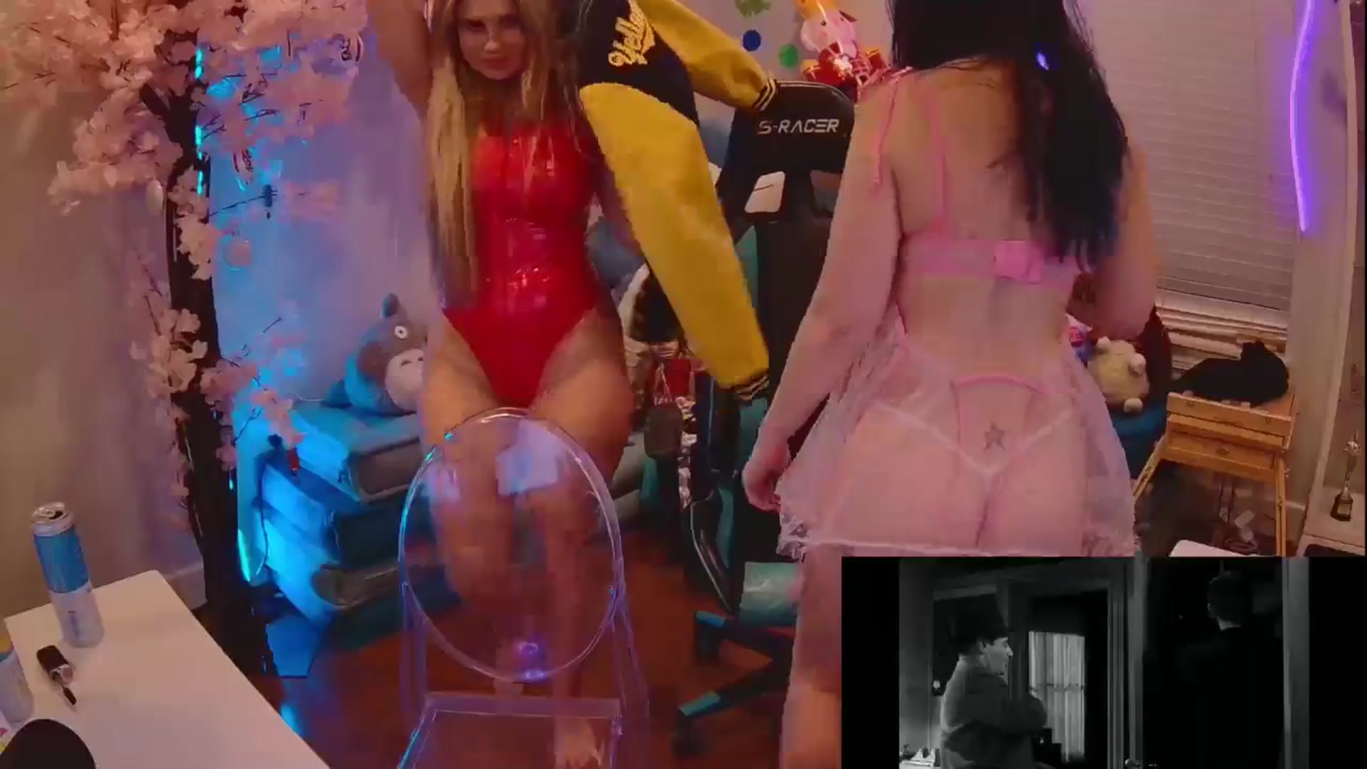 Gallery image thumbnail from DahliaIsDopey's myfreecams stream on, 04/25/2025, 03:53 image 19 of 20