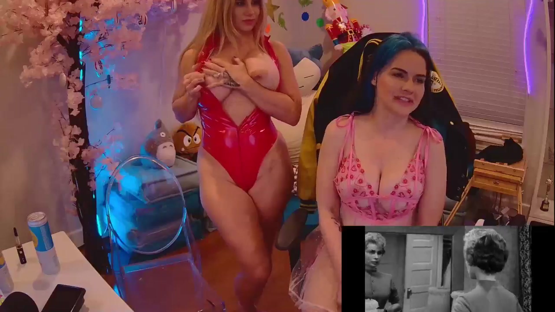 Gallery image thumbnail from DahliaIsDopey's myfreecams stream on, 04/25/2025, 03:53 image 7 of 20