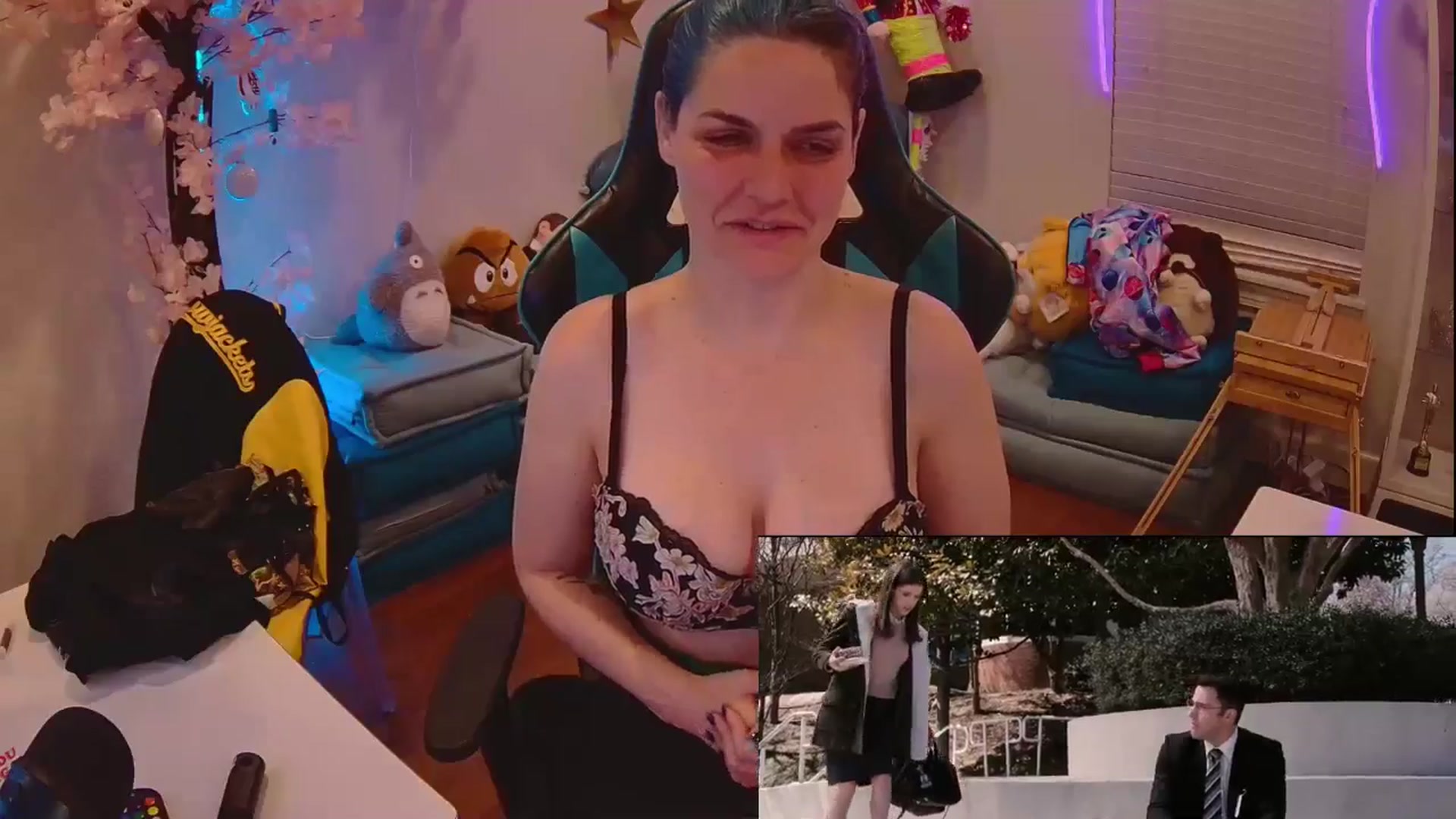 Gallery image thumbnail from DahliaIsDopey's myfreecams stream on, 05/01/2025, 03:25 image 4 of 20