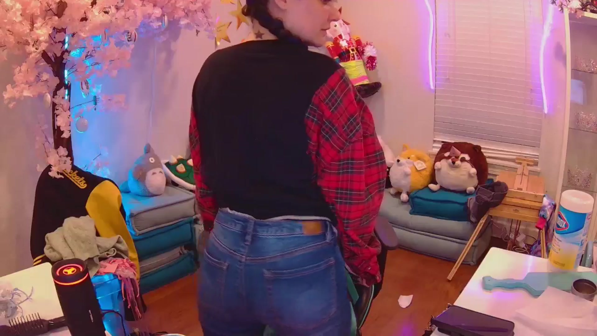 Gallery image thumbnail from DahliaIsDopey's myfreecams stream on, 05/15/2025, 01:54 image 4 of 20