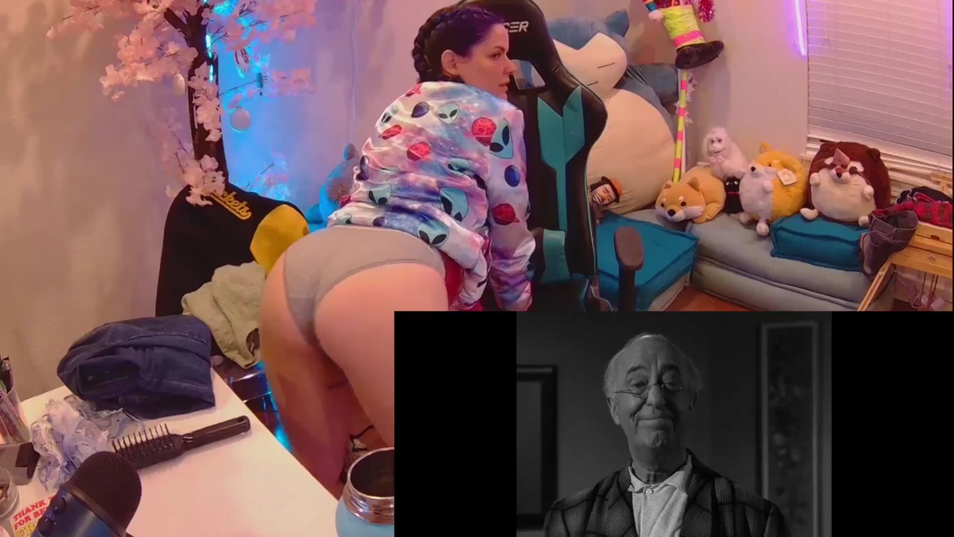 Gallery image thumbnail from DahliaIsDopey's myfreecams stream on, 05/15/2025, 01:54 image 18 of 20