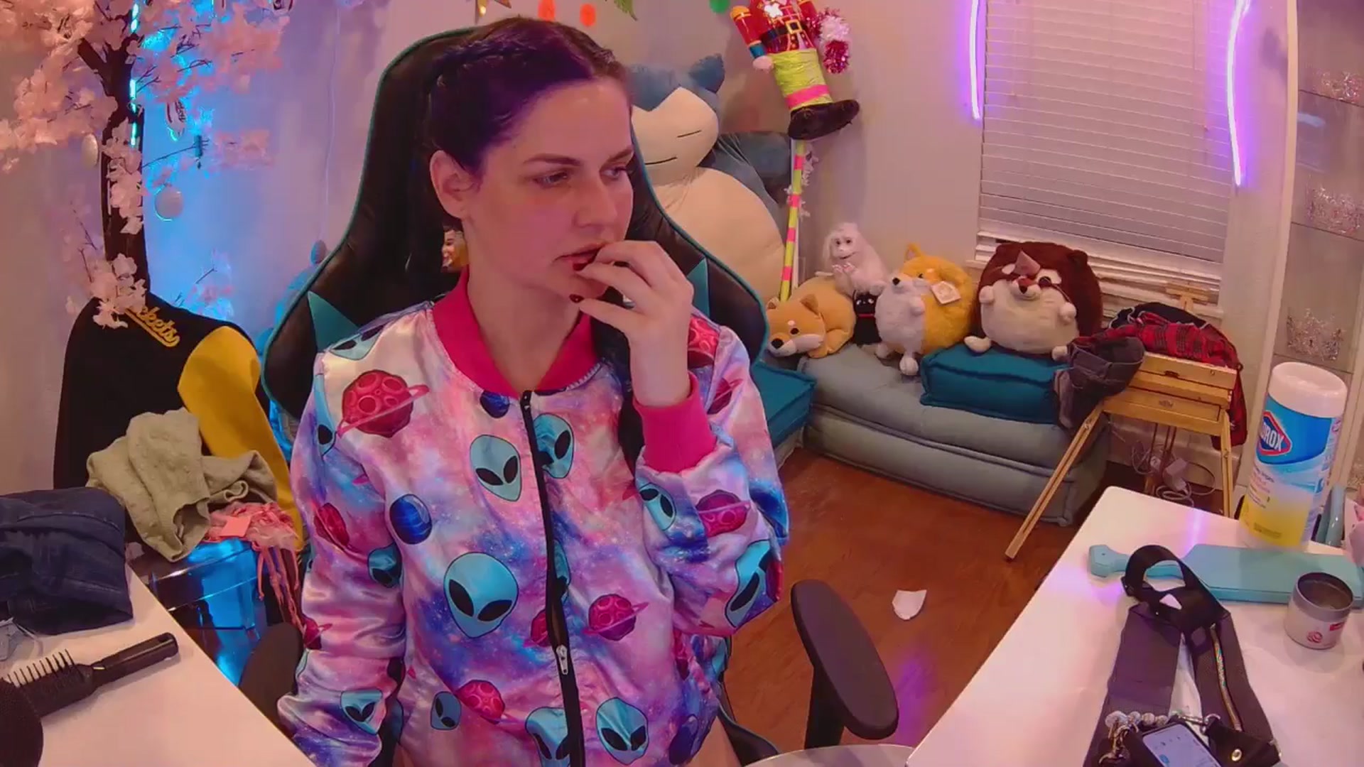 Gallery image thumbnail from DahliaIsDopey's myfreecams stream on, 05/15/2025, 03:35 image 12 of 20