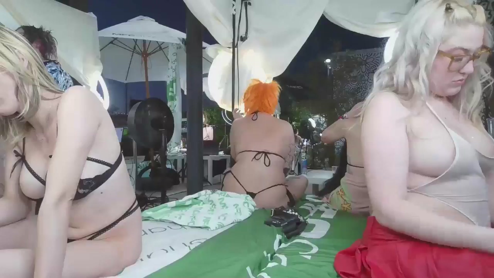 Gallery image thumbnail from DahliaIsDopey's myfreecams stream on, 05/22/2025, 03:27 image 10 of 20